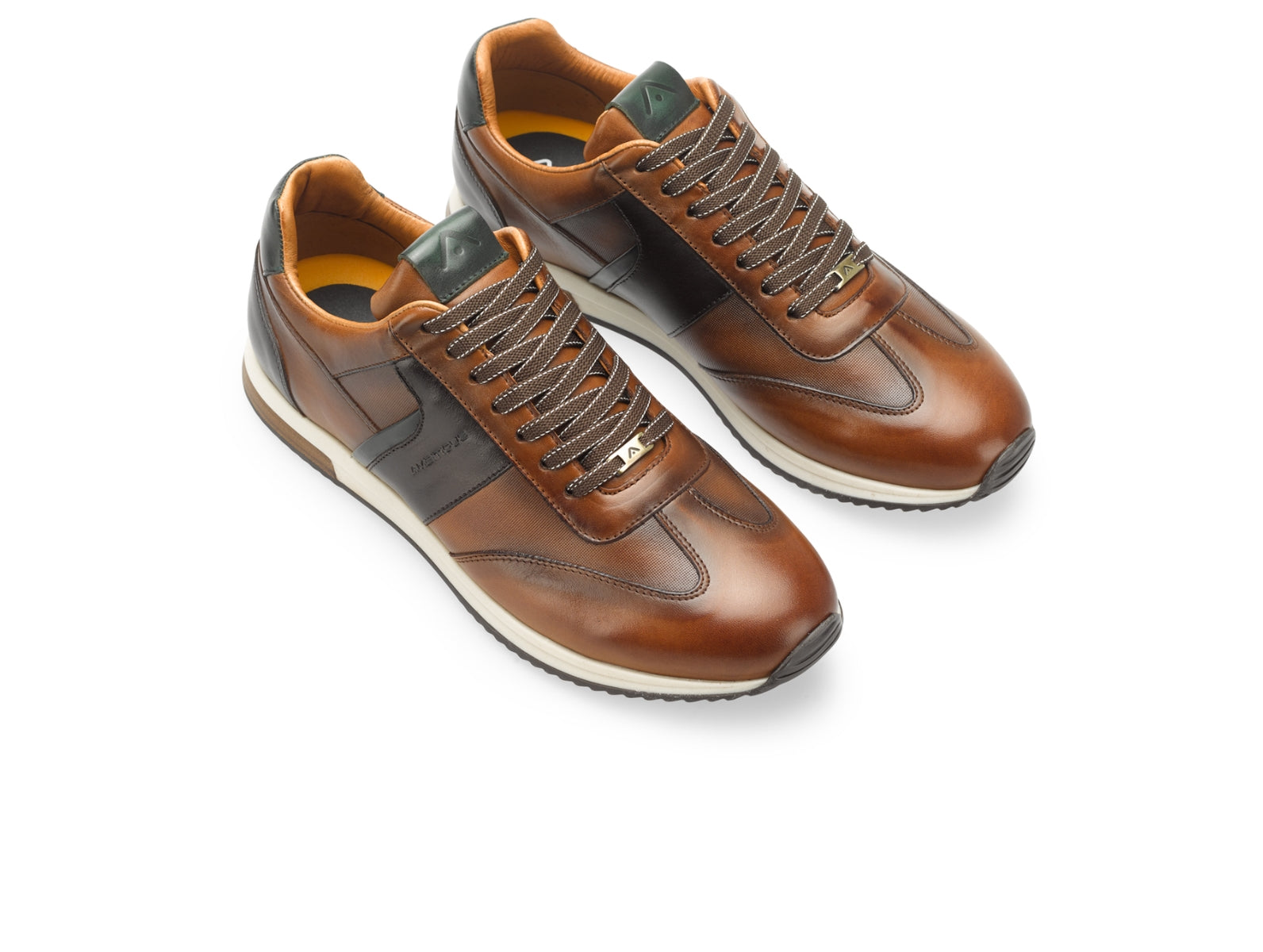 Cognac color sneakers 2025