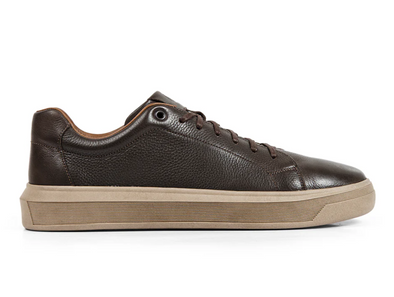 Anatomic & Co Madeiro - Brown laced leather sneaker with beige sole on white background.