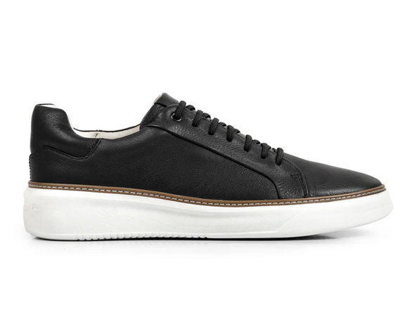 Anatomic & Co Reduto 242401 - laced Black leather sneaker with a white sole on a white background. 