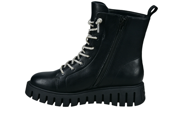 Bagatt D31-AO137 5000 - Black boot with thick sole on a white background