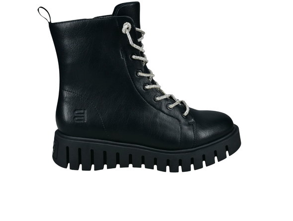 Bagatt D31-AO137 5000 - Black boot with thick sole on a white background