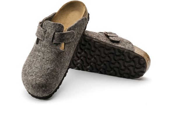 Birkenstock Boston 0160581 - Cacao clog slipper sole view
