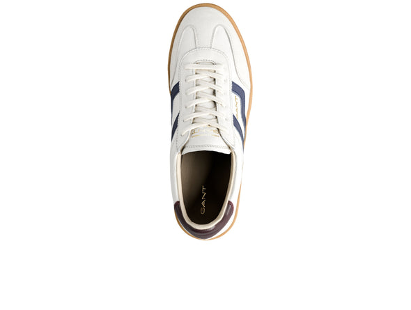 Gant Cuzima 665 in White Navy. Laced retro sneaker with a gum sole, leather and suede, sole view.