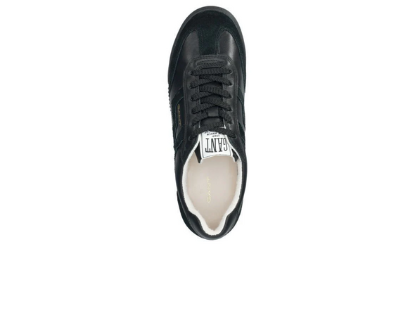 Gant Beylana 31531034 G00 - Black retro style laced sneaker with a white sole on a whit background top view