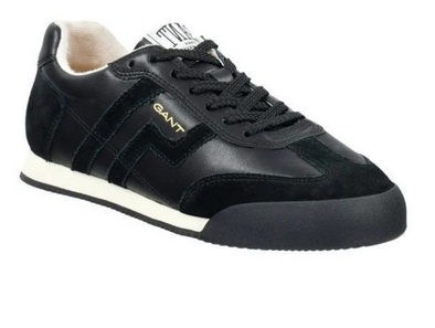 Gant Beylana 31531034 G00 - Black retro style laced sneaker with a white sole on a whit background. 