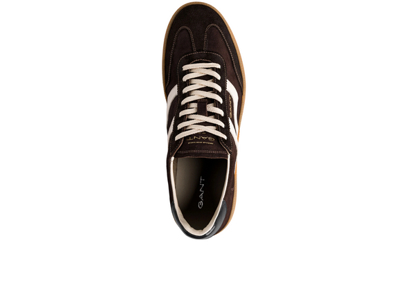 Gant Cuzmo 871633011 - Deep Brown suede sneaker with white stripes and laces, rubber sole on a white background top view