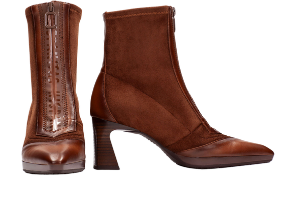 Pair of Hispanitas BHI254186 I25 Soho - Tan Brown ankle boots with a pointed toe and block heel and frontal zip on a white background. 