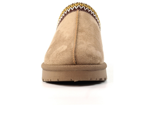 Lunar Nepal KLZ003 - Mink mule slipper with a geometric trim, front view on a white background.