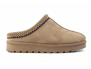 Lunar Nepal KLZ003 - Mink mule slipper with a geometric trim, on a white background