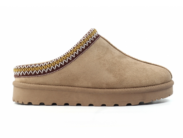 Lunar Nepal KLZ003 - Mink mule slipper with a geometric trim, on a white background