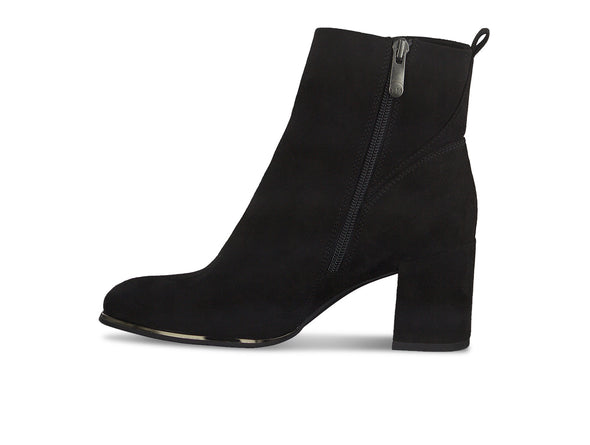 Marco Tozzi 2-25095-41 - Black ankle boot with and inner zip and a block heel on a white background
