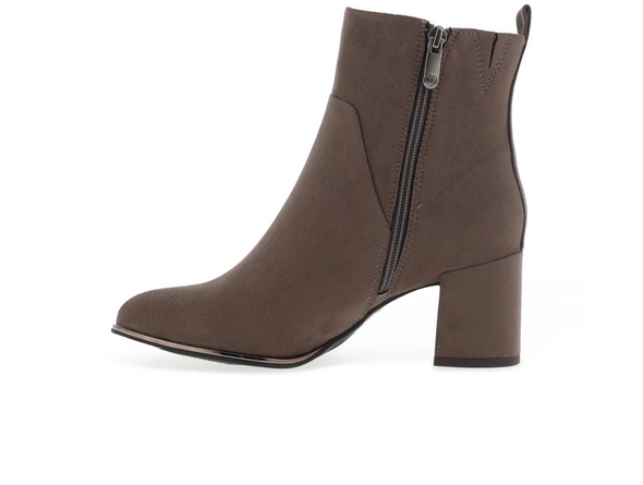 Marco Tozzi 2-25095-41 324 - Pepper coloured ankle boot with block heel, inner zip and pointed toe on a white background