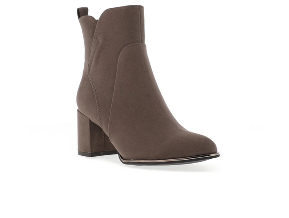 Marco Tozzi 2-25095-41 324 - Pepper coloured ankle boot with block heel and pointed toe on a white background