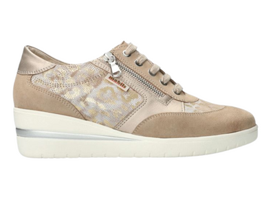 Mobils Patrizia 9553 - Sand wedge sneaker, laced with outer zip, white sole on a white background 