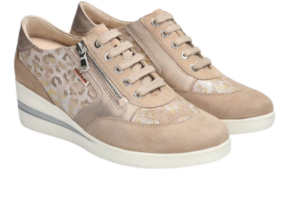 Mobils Patrizia 9553 - Sand wedge sneaker, laced with outer zip, white sole on a white background upper view