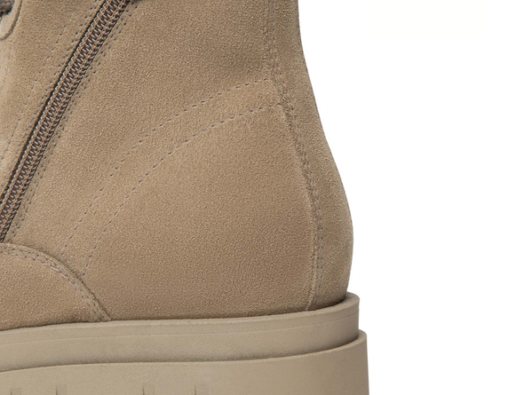 Close-up of NeroGiardini I514914D-501 - Taupe ankle boot with a sip close and a tonal platform sole on a white background
