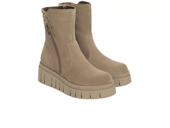 NeroGiardini I514914D-501 - pair of Taupe ankle boots with a sip close and a tonal platform sole on a white background