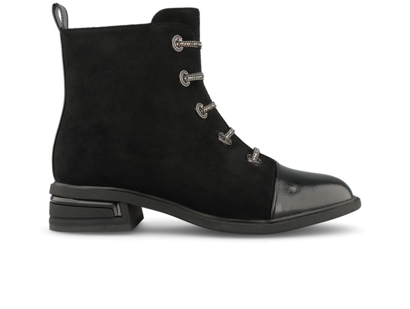 Redz D6415 Black ankle boot with silver laces on a white background