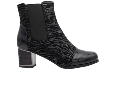 Redz F5384, Black patterned ankle boot with block heel on a white background