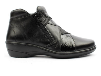 Softmode Clara 6474 - Black ankle boot with an inner and outer zip on a white background, outer view