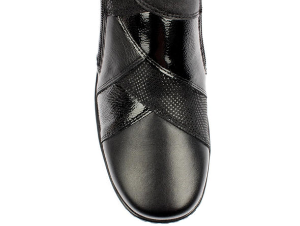 Softmode Clara 6474 - Black ankle boot with an inner and outer zip on a white background, top view