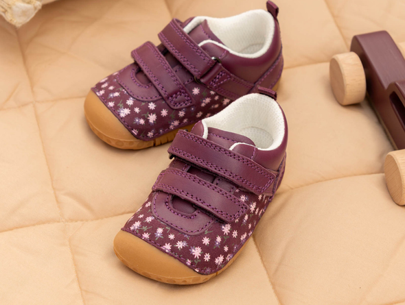 Paie of Startrite Little Smile 0823-18 - Burgundy floral baby shoes with Velcro straps and a rubber sole on a beige surface