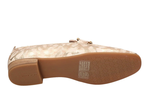 Unisa Baxter 24 in Gold Leopard sole view