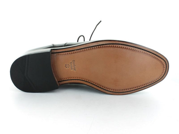 Loake 200 in Black Leather sole view