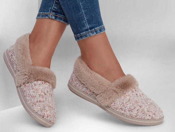 Skechers 167629 Cozy Campfire Lazy Sundaze in Taupe Multi model view