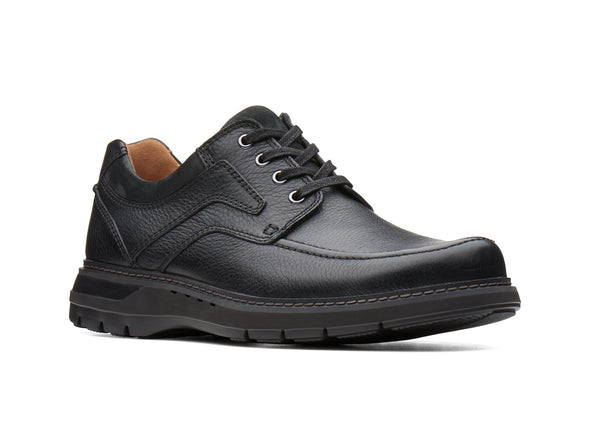 Clarks Un Ramble Lace in Black Leather front view