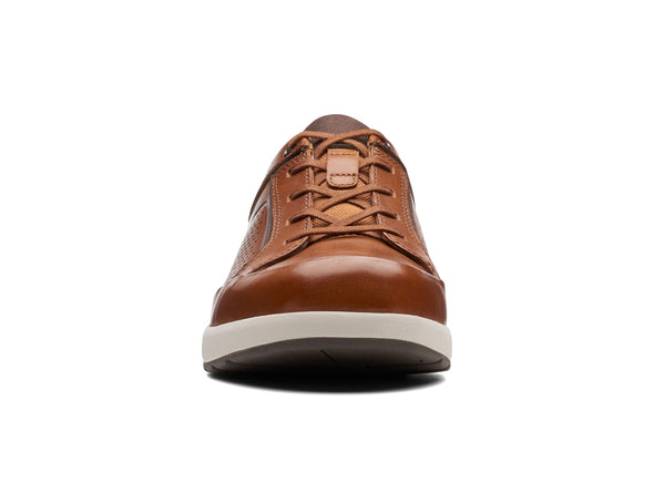 Clarks Un Trail Form in Tan Leather front view
